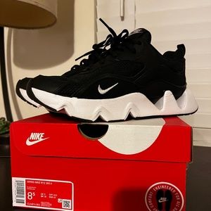 Black Nike RYZ
